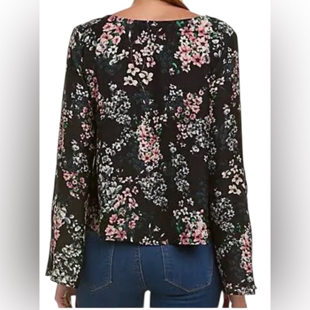 Cupcakes and Cashmere Bell Sleeve Blouse Size Small - Picture 4 of 5